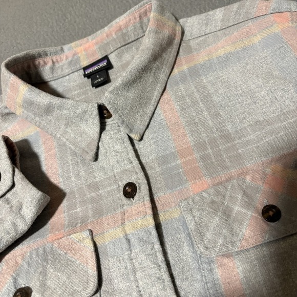 Patagonia Tops - Patagonia LS Shirt Organic Cotton Fjord Flannel Women's L 42405 Gray Pink Plaid